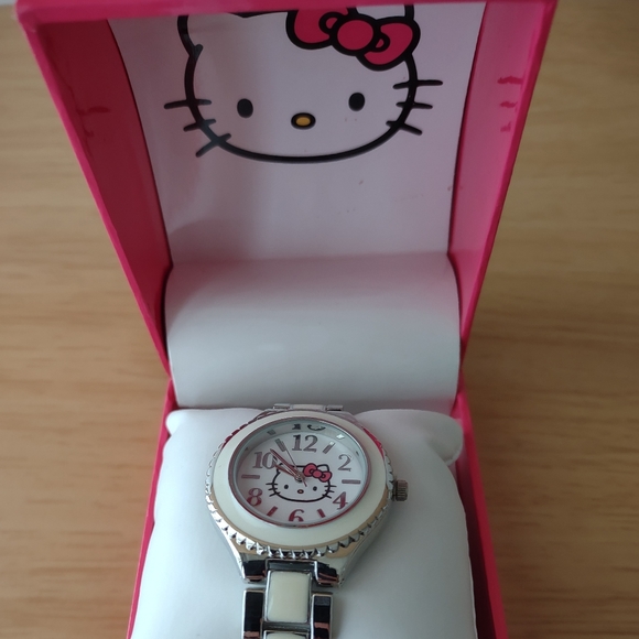 Hello Kitty Face Sanrio Logo Girly Women White Trim Pink Youth Watch New Box - Picture 2 of 5